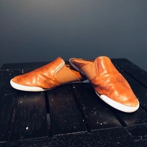 Frye Melanie Gore Mules in Cognac